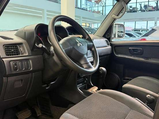 MITSUBISHI-PAJERO TR4-2010