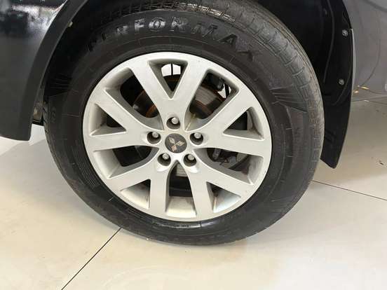 MITSUBISHI-PAJERO TR4-2.0 4X4 16V 140CV FLEX 4P AUTOMÁTICO MITSUBISHI-PAJERO TR4-2012