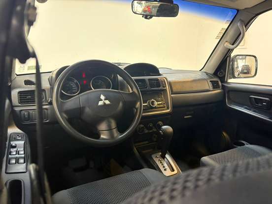 MITSUBISHI-PAJERO TR4-2012