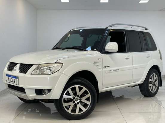 MITSUBISHI-PAJERO TR4-2.0 4X4 16V 140CV FLEX 4P AUTOMÁTICO MITSUBISHI-PAJERO TR4-2013