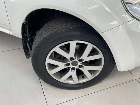 MITSUBISHI-PAJERO TR4-2013