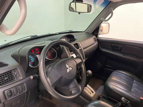 MITSUBISHI-PAJERO TR4-2013