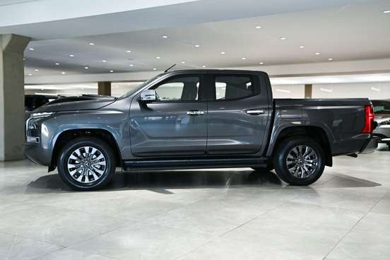MITSUBISHI-TRITON-2025
