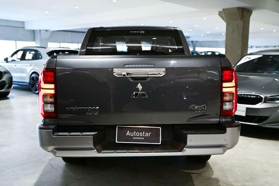 MITSUBISHI-TRITON-2025