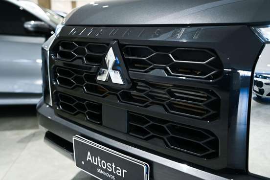 MITSUBISHI-TRITON-2025
