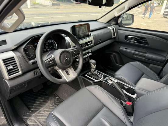 MITSUBISHI-TRITON-2025