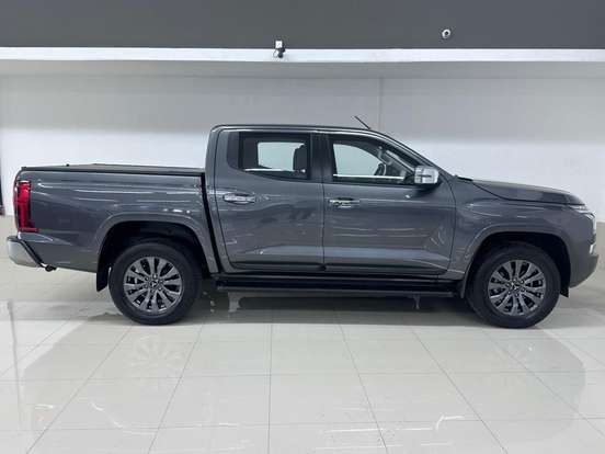 MITSUBISHI-TRITON-2025