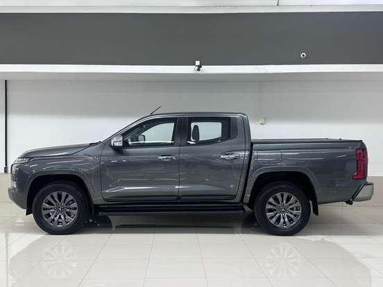 MITSUBISHI-TRITON-2025