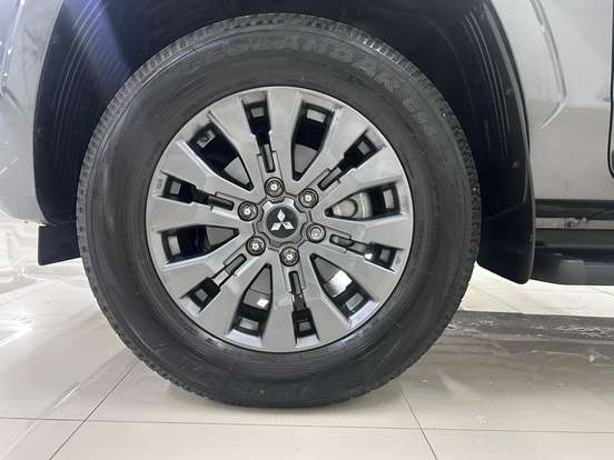 MITSUBISHI-TRITON-2025