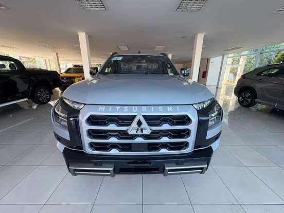 MITSUBISHI-TRITON-2025