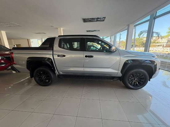 MITSUBISHI-TRITON-2.4 BITURBO DIESEL CD KATANA 4X4 AUTOMÁTICO MITSUBISHI-TRITON-2025