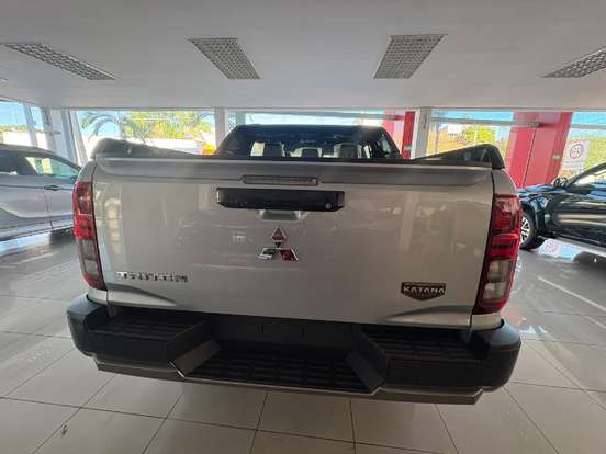MITSUBISHI-TRITON-2025