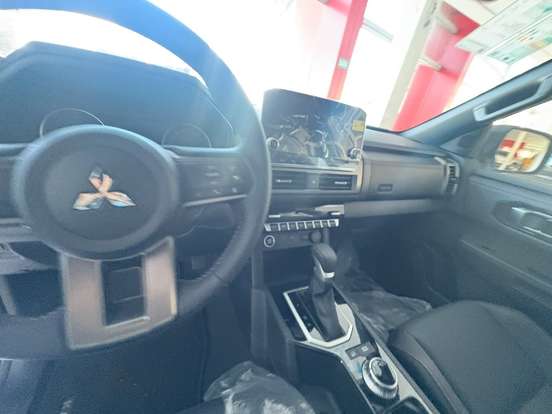 MITSUBISHI-TRITON-2025