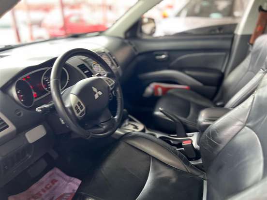 MITSUBISHI-OUTLANDER-2011