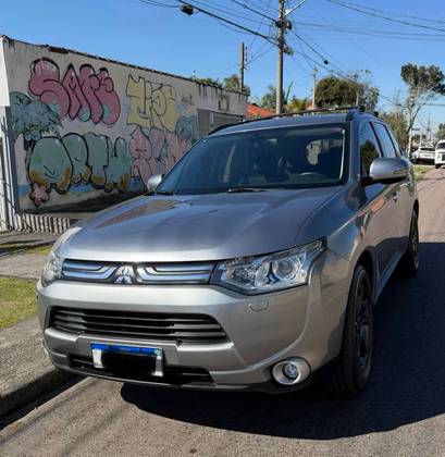 MITSUBISHI OUTLANDER 3.0 GT 4X4 V6 24V GASOLINA 4P AUTOMÁTICO