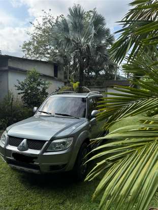 MITSUBISHI-PAJERO TR4-2.0 4X2 16V 140CV FLEX 4P AUTOMÁTICO MITSUBISHI-PAJERO TR4-2014