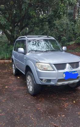 MITSUBISHI-PAJERO TR4-2011