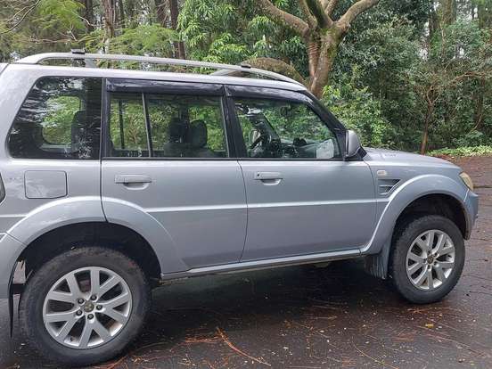 MITSUBISHI-PAJERO TR4-2.0 4X4 16V 140CV FLEX 4P AUTOMÁTICO MITSUBISHI-PAJERO TR4-2011