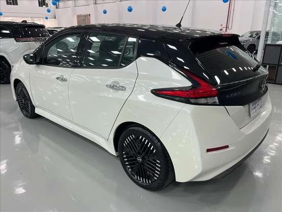 NISSAN-LEAF-2023