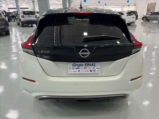 NISSAN-LEAF-2023