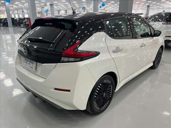 NISSAN-LEAF-2023