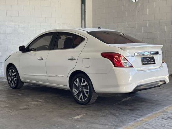 NISSAN-VERSA-2016