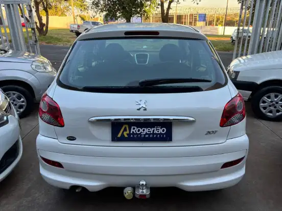 PEUGEOT-207-2012