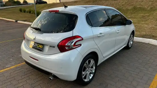 PEUGEOT-208-2016