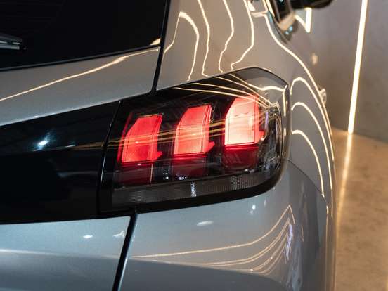 PEUGEOT-208-2023