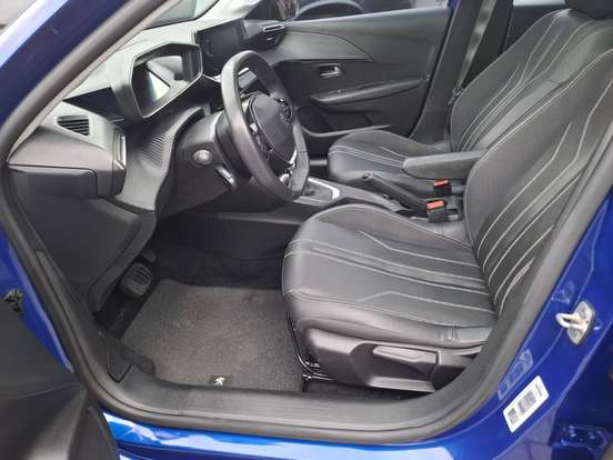 PEUGEOT-208-2021