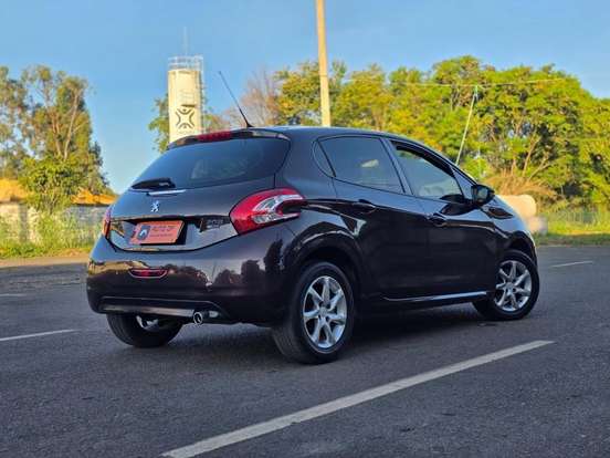 PEUGEOT-208-2015