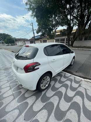 PEUGEOT-208-2016