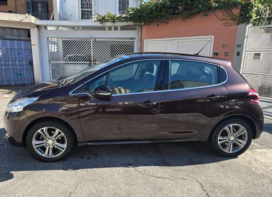 PEUGEOT-208-2013