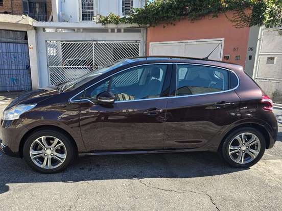 PEUGEOT-208-1.6 GRIFFE 16V FLEX 4P AUTOMÁTICO PEUGEOT-208-2013