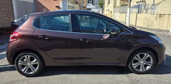 PEUGEOT-208-1.6 GRIFFE 16V FLEX 4P AUTOMÁTICO PEUGEOT-208-2013