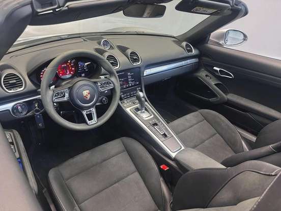 PORSCHE-718-2024