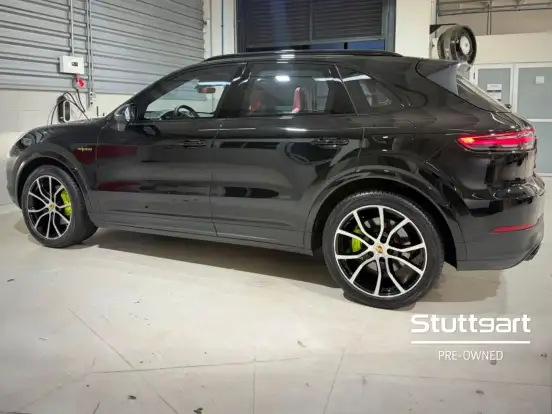PORSCHE-CAYENNE-2023