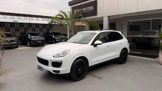 PORSCHE-CAYENNE-2017