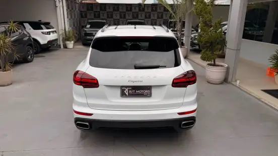 PORSCHE-CAYENNE-2017