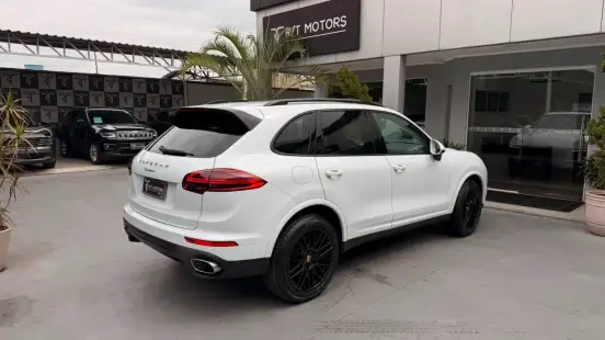 PORSCHE-CAYENNE-2017