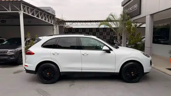PORSCHE-CAYENNE-2017