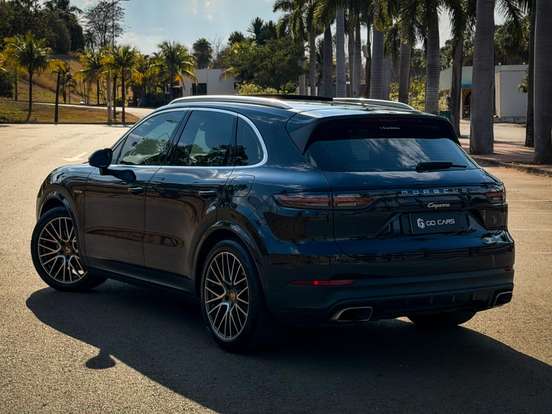 PORSCHE-CAYENNE-2021