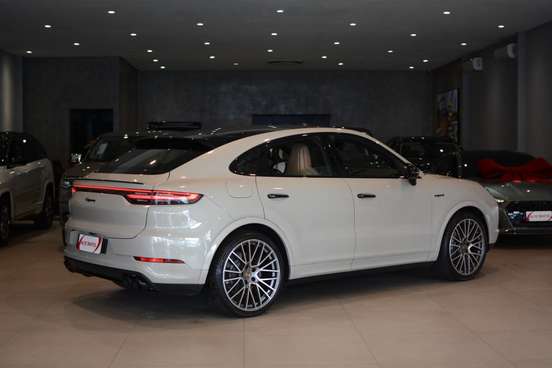 PORSCHE-CAYENNE-2022
