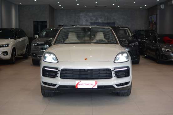 PORSCHE-CAYENNE-2022