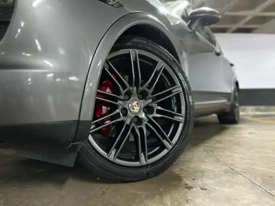 PORSCHE-CAYENNE-2012