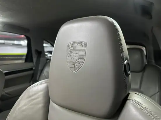 PORSCHE-CAYENNE-2012