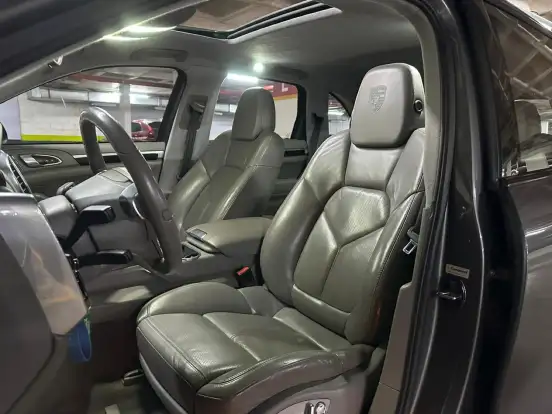 PORSCHE-CAYENNE-2012