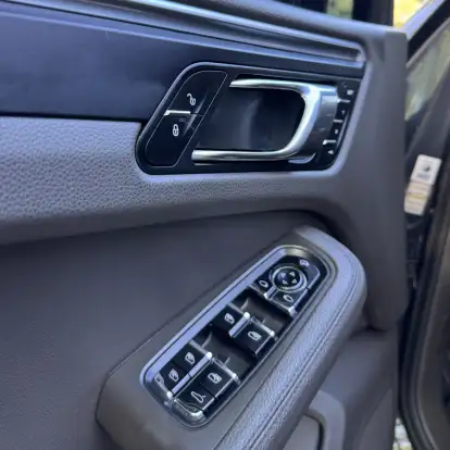PORSCHE-MACAN-2017