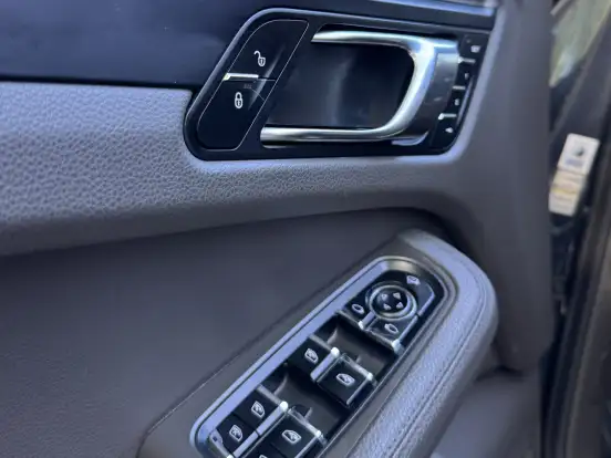 PORSCHE-MACAN-2.0 16V GASOLINA 4P AUTOMÁTICO PORSCHE-MACAN-2017