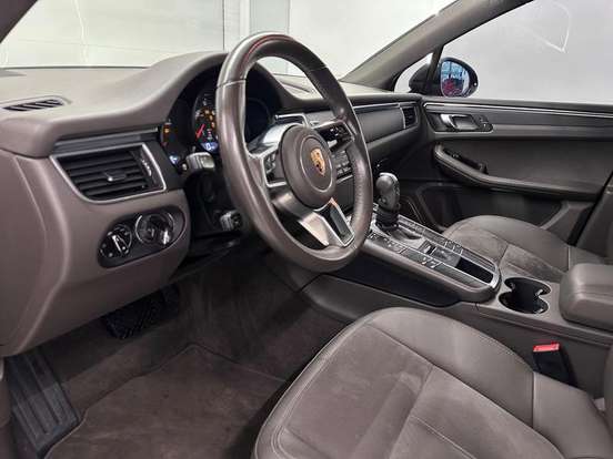 PORSCHE-MACAN-2017